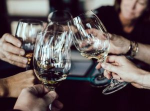 Efectos de nuestros comportamientos en el consumo del alcohol y drogas en los hijos